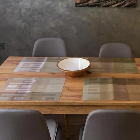 8 Apartament *