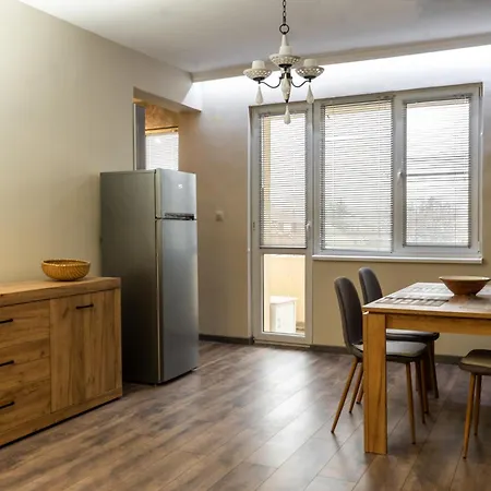 8 Apartament