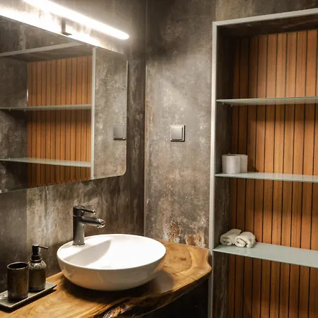 Apartament 8
