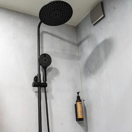 Apartament 8 *