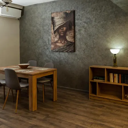 Apartament 8 *